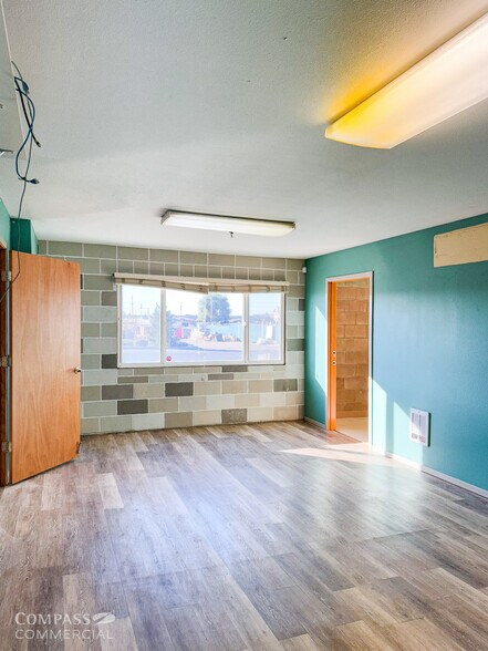 494 SW Veterans Way, Redmond, OR à louer - Photo de l’immeuble – Image 3 sur 11