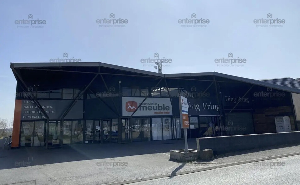 Local commercial dans Jaux à louer - Photo de l’immeuble – Image 2 sur 4