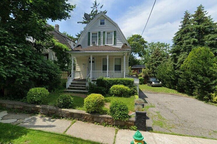 19 Waldo Ave, White Plains, NY à vendre - Photo principale – Image 1 sur 1