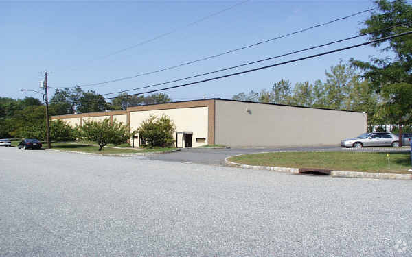 371 Little Falls Rd, Cedar Grove, NJ à louer - Photo de l’immeuble – Image 1 sur 2