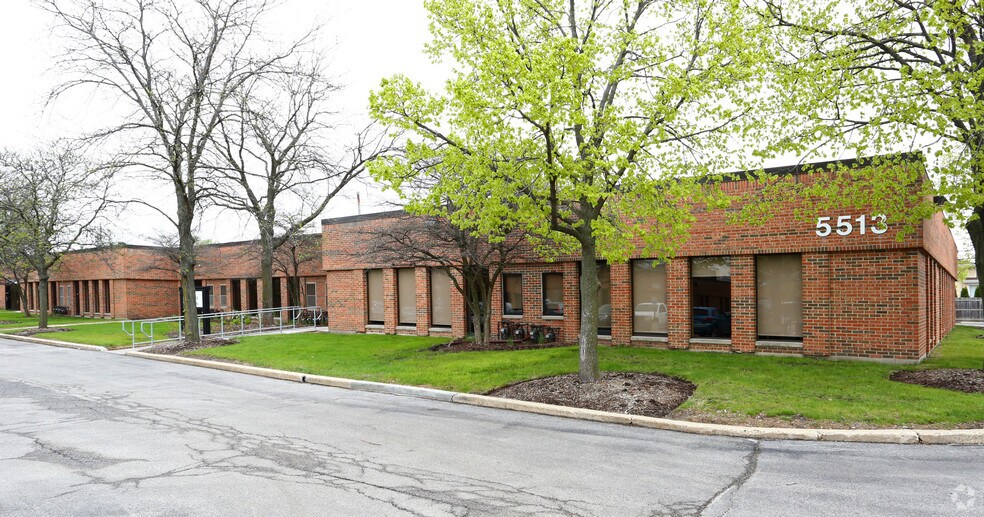 5513 N Cumberland Ave, Chicago, IL à vendre - Photo de l’immeuble – Image 2 sur 10