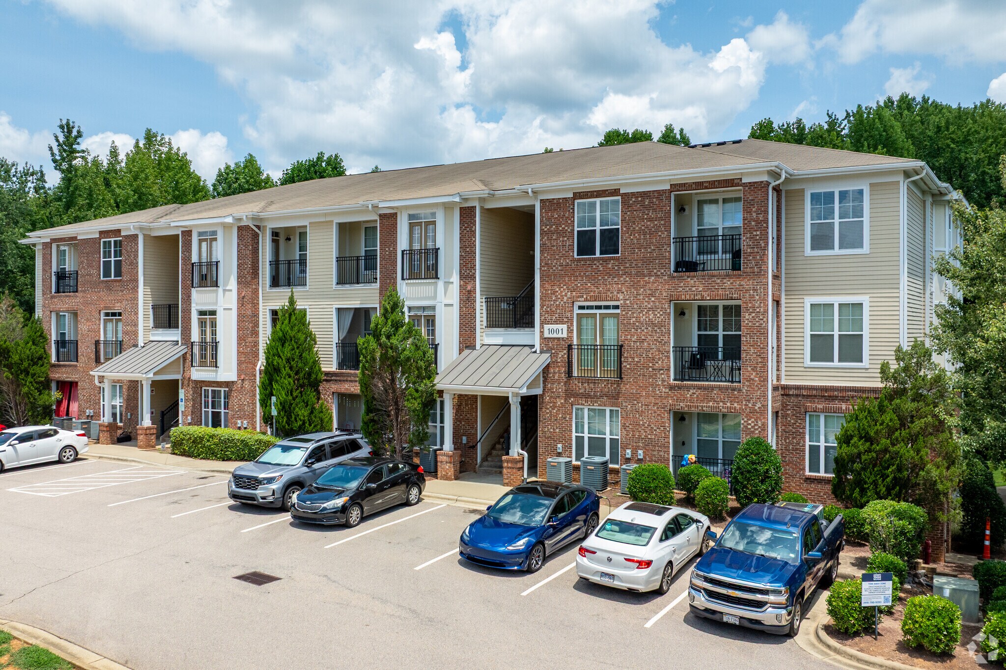 1001 Hayes Ln, Holly Springs, NC à louer Photo principale– Image 1 sur 30