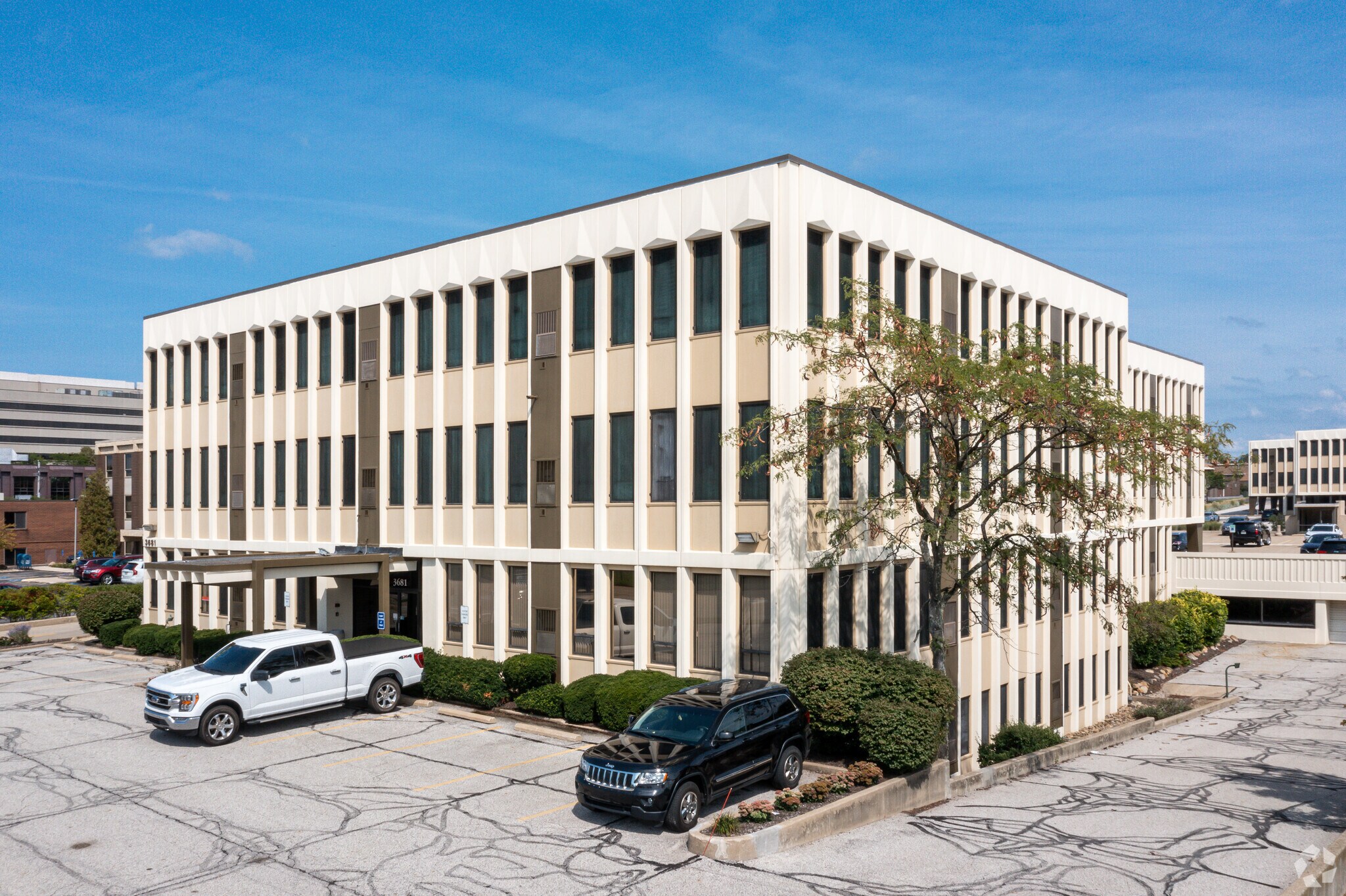 3681 S Green Rd, Beachwood, OH à louer Photo de l’immeuble– Image 1 sur 8