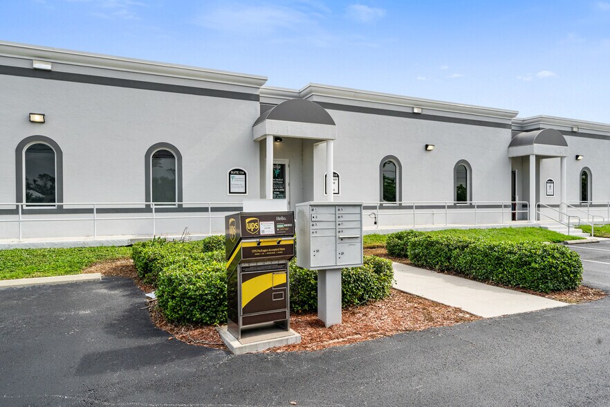 150 W McKenzie St, Punta Gorda, FL à louer - Photo de l’immeuble – Image 2 sur 11