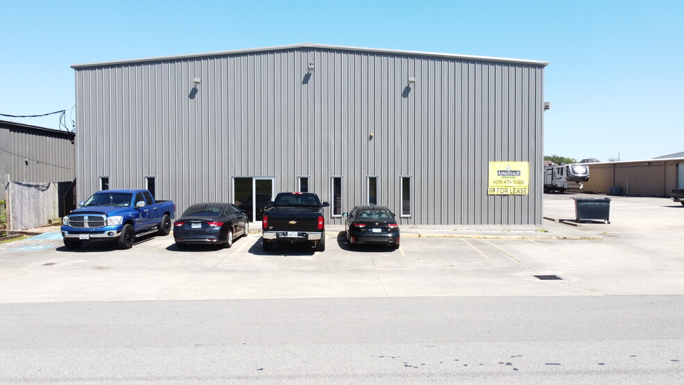 344 Twin City Hwy, Port Neches, TX à louer - Photo de l’immeuble – Image 2 sur 7