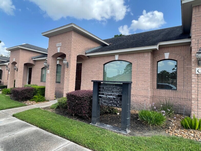 11123 McCracken Cir, Cypress, TX à louer - Photo de l’immeuble – Image 2 sur 22