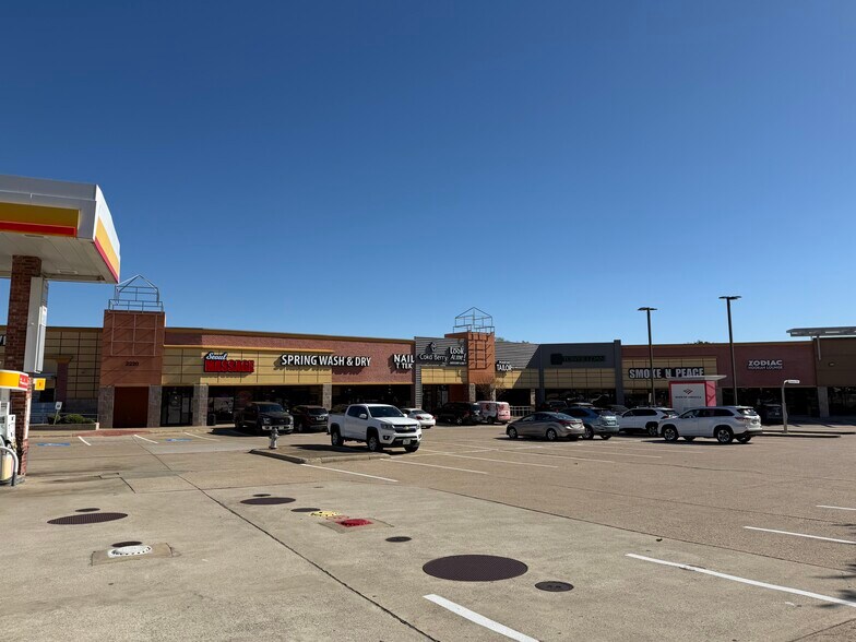 2220 Marsh Ln, Carrollton, TX à louer - Photo de l’immeuble – Image 2 sur 6