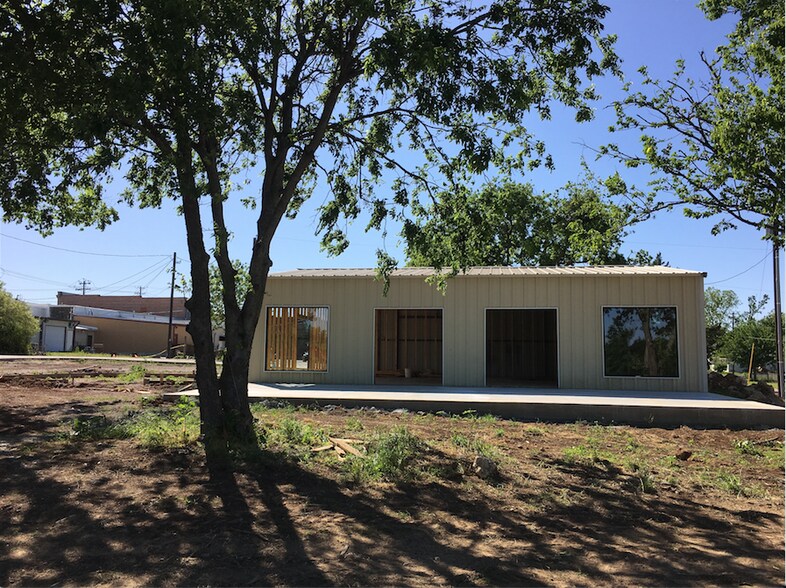 115 W Lake St, Krum, TX à vendre - Photo de la construction – Image 2 sur 37
