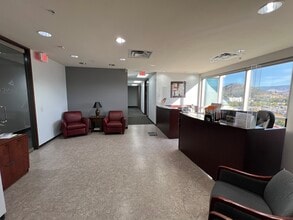 1726 Dolphin Av, Kelowna, BC à louer Photo intérieure– Image 2 sur 21