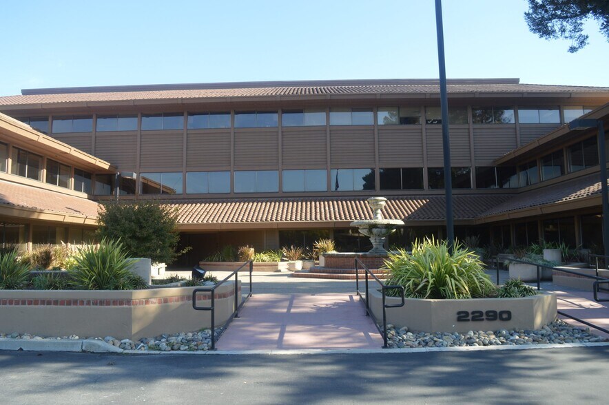 2290 N 1st St, San Jose, CA à louer - Photo de l’immeuble – Image 1 sur 7