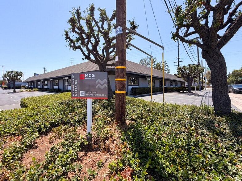 2227-2229 S Wright St, Santa Ana, CA à louer - Photo de l’immeuble – Image 3 sur 11