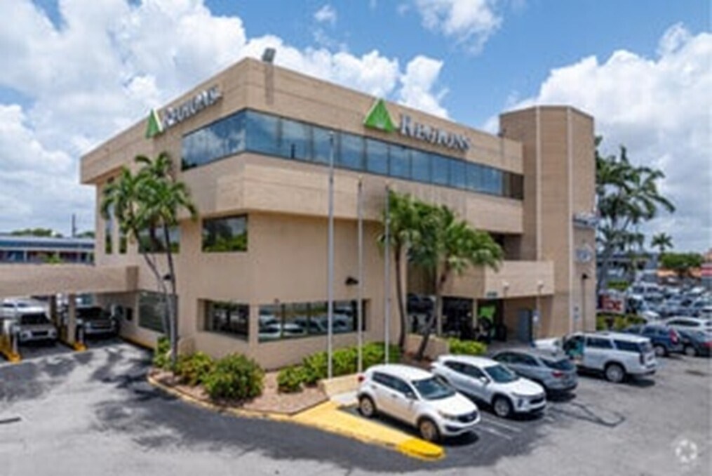 3700 W 12th Ave, Hialeah, FL à louer Photo de l’immeuble– Image 1 sur 2