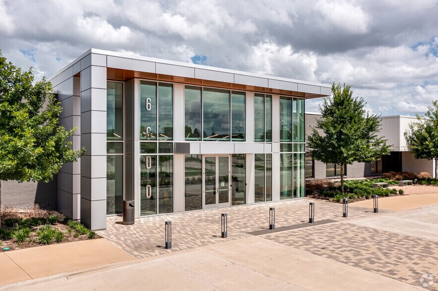 6600 Chase Oaks Blvd, Plano, TX à louer - Photo de l’immeuble – Image 1 sur 17