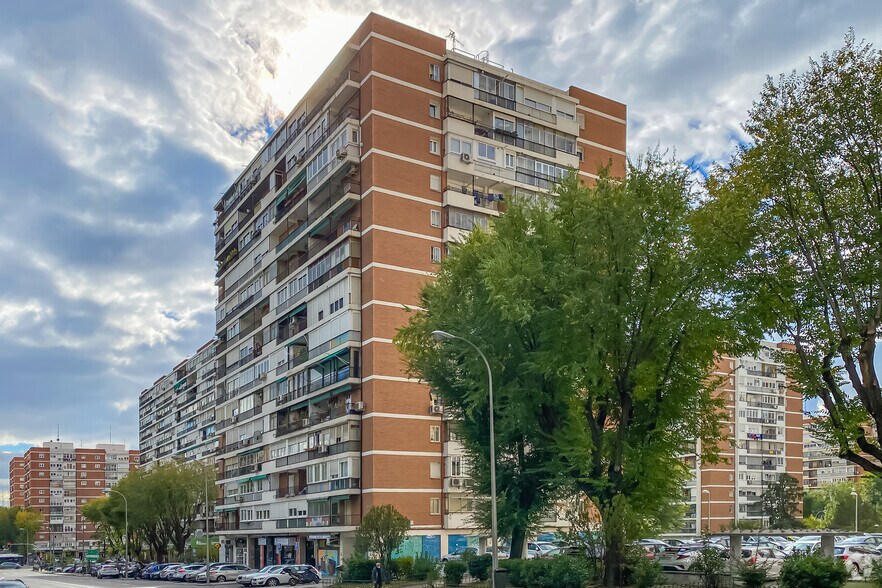 Immeuble residentiel dans Madrid, Madrid à vendre - Photo principale – Image 1 sur 3