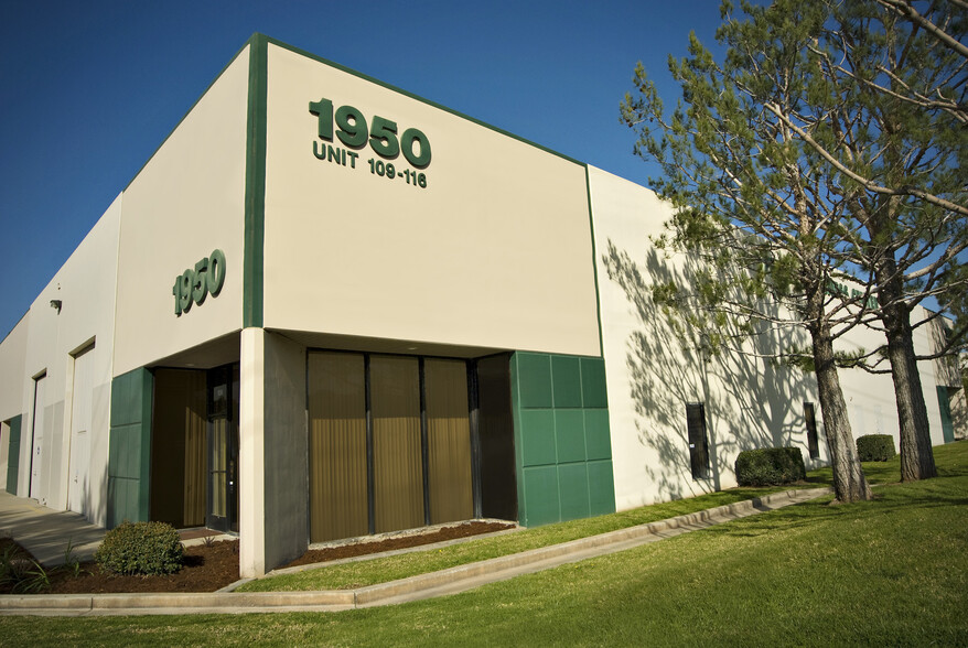 1950 Compton Ave, Corona, CA à louer - Photo de l’immeuble – Image 1 sur 1