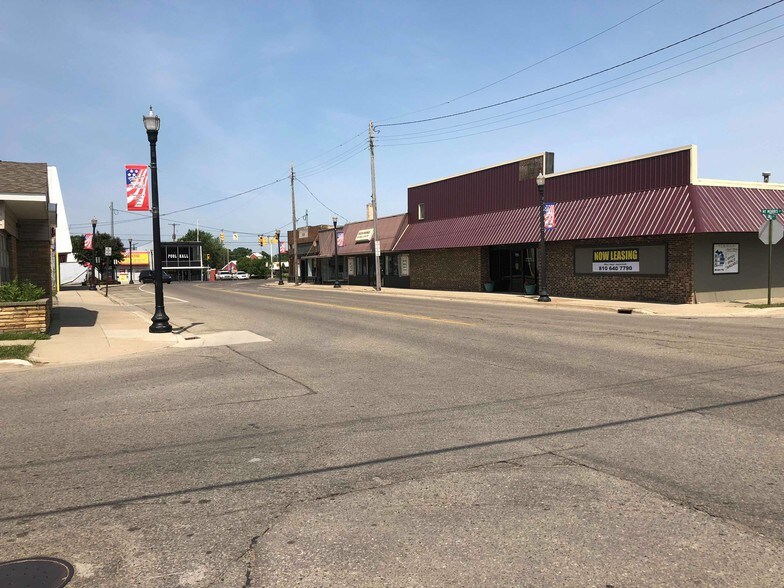 727-731 E Mount Morris St, Mount Morris, MI à vendre - Photo de l’immeuble – Image 2 sur 15