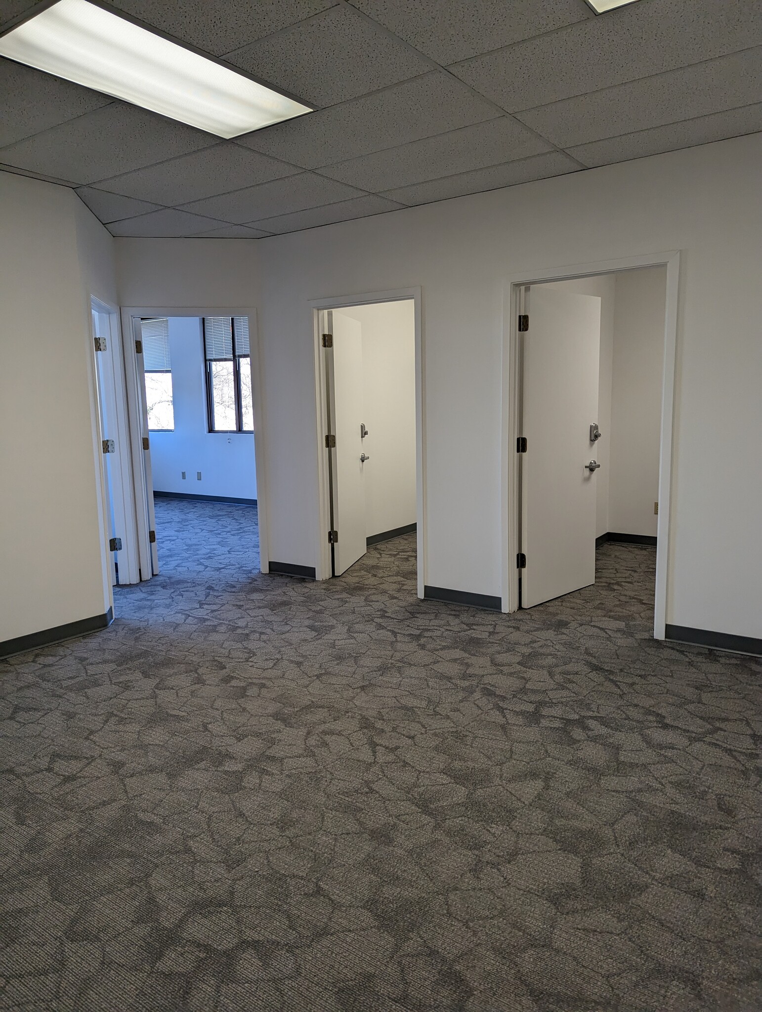 2222 Western Trails Blvd, Austin, TX à louer Photo intérieure– Image 1 sur 25