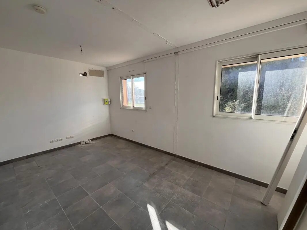 Bureau dans La Crau à louer Photo de l’immeuble– Image 1 sur 7