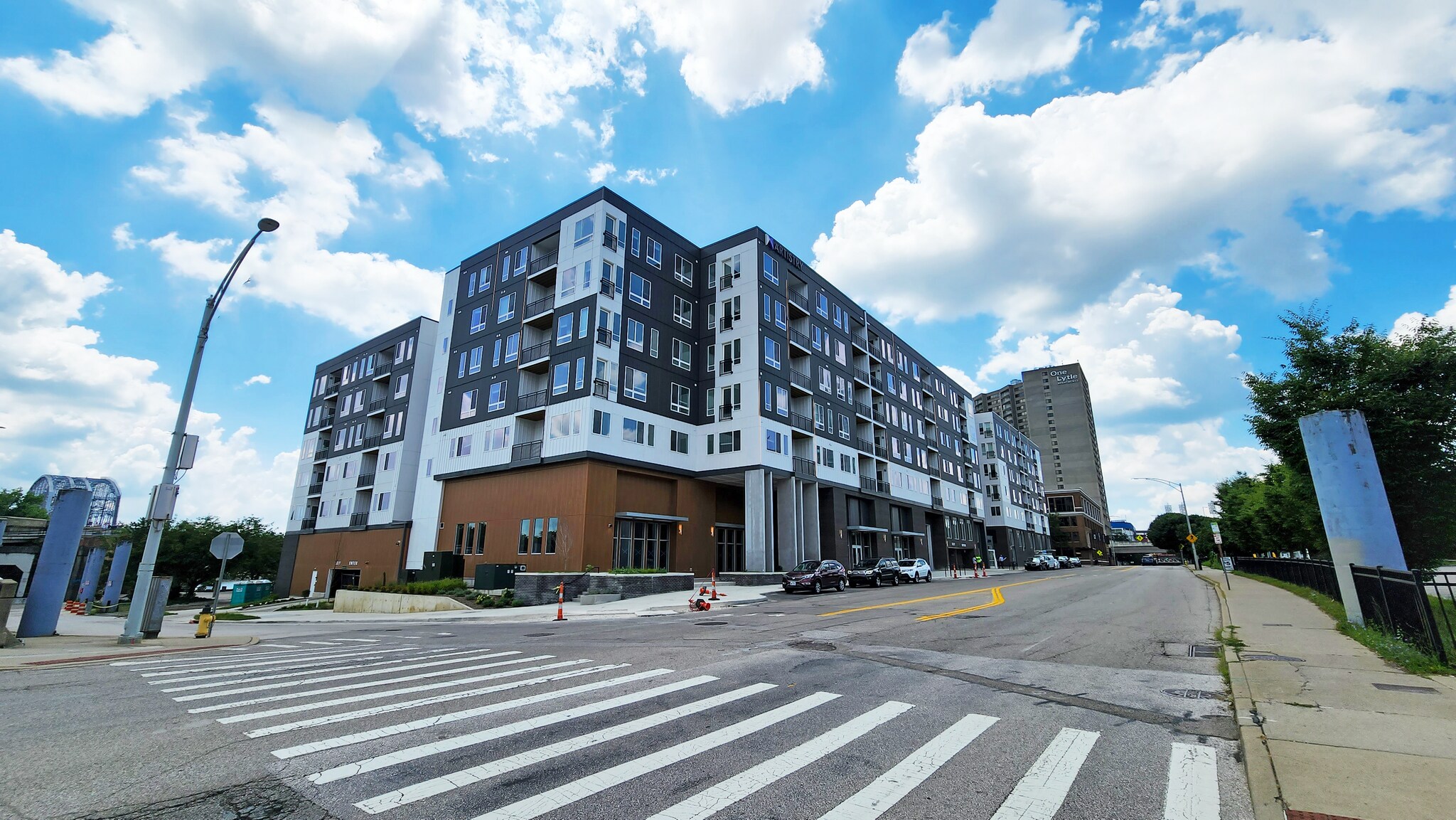 601 E Pete Rose Way, Cincinnati, OH à louer Photo de l’immeuble– Image 1 sur 5