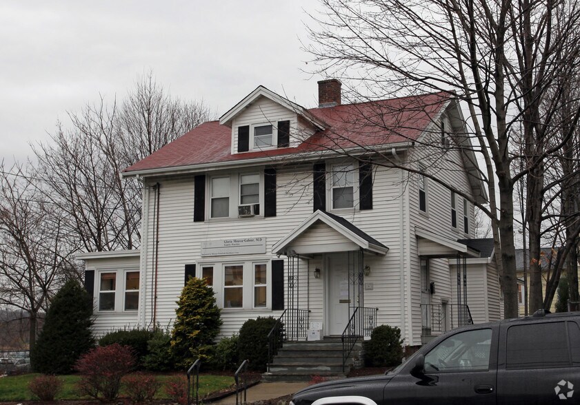 20 E Emerson St, Melrose, MA à louer - Photo de l’immeuble – Image 1 sur 6