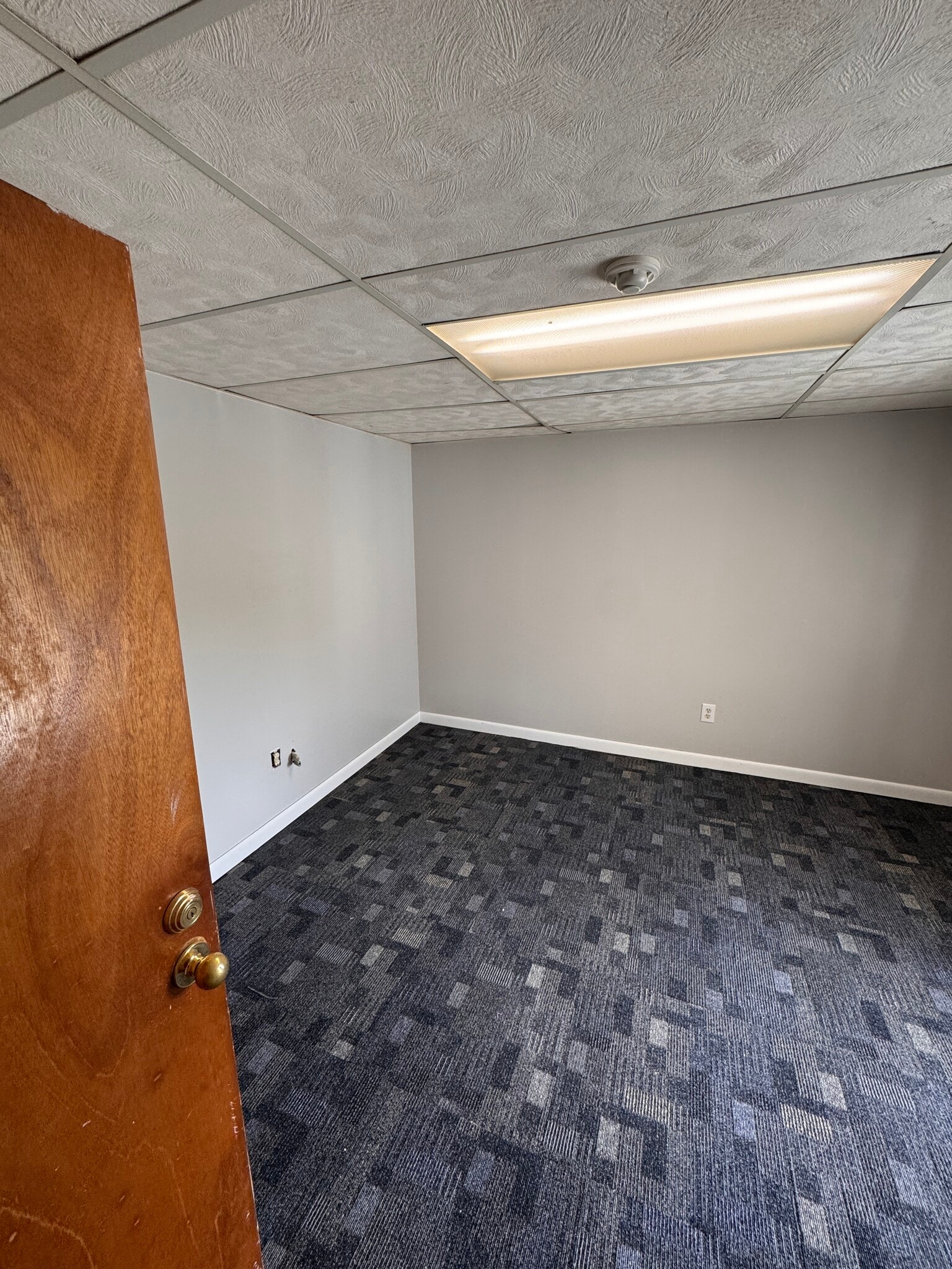 102 Derry St, Hudson, NH à louer Photo intérieure– Image 1 sur 4