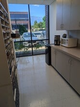 255 W Foothill Blvd, Upland, CA à louer Photo intérieure– Image 1 sur 3