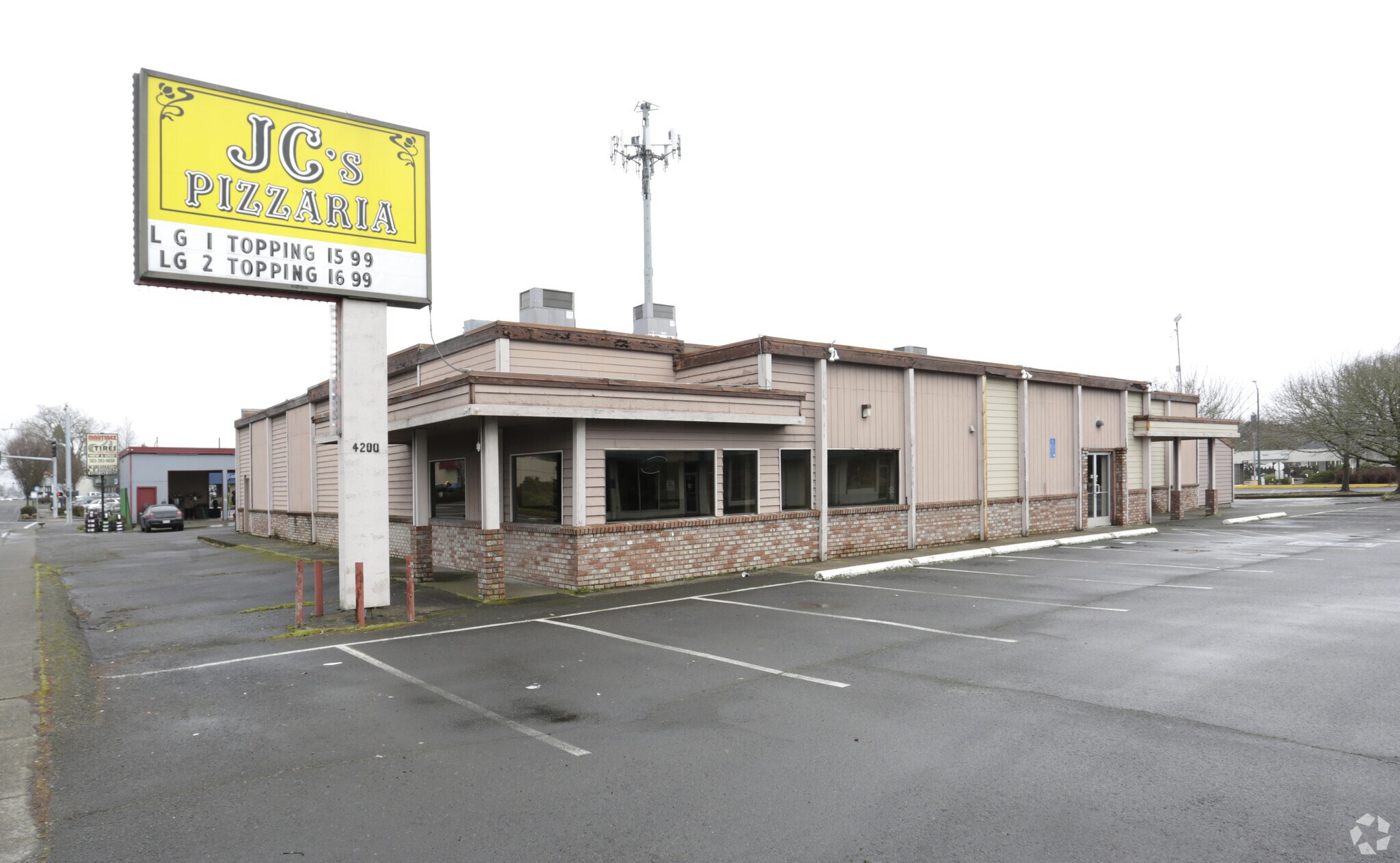 4200 River Rd N, Salem, OR à vendre Photo principale– Image 1 sur 9