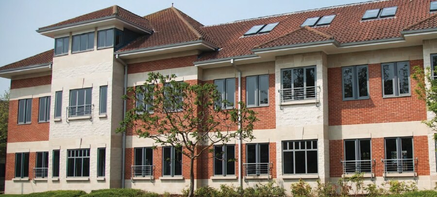 Bay Tree Ave, Leatherhead à louer - Photo de l’immeuble – Image 2 sur 3