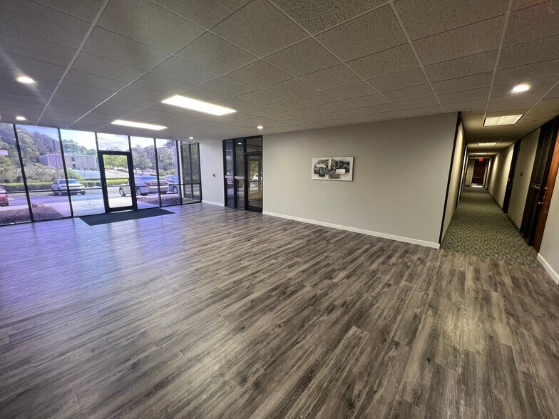 1 Centerview Dr, Greensboro, NC à louer - Photo intérieure – Image 2 sur 96