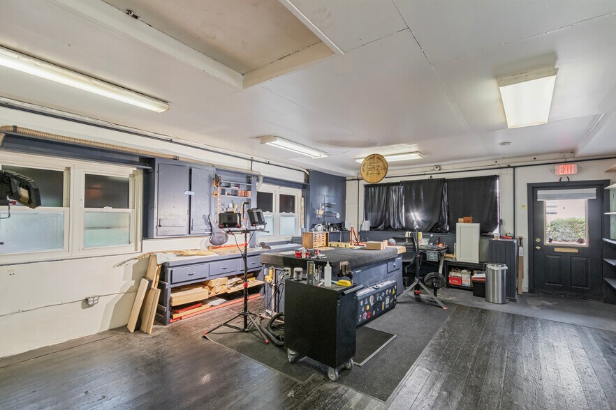 53 Spring St, Oyster Bay, NY à louer - Photo de l’immeuble – Image 3 sur 7