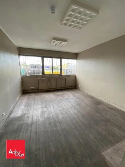 Local commercial dans Mainvilliers à louer - Photo de l’immeuble – Image 3 sur 5