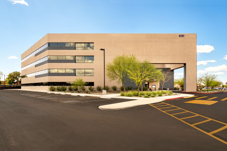 5757 W Thunderbird Rd, Glendale, AZ à louer - Photo de l’immeuble – Image 3 sur 14