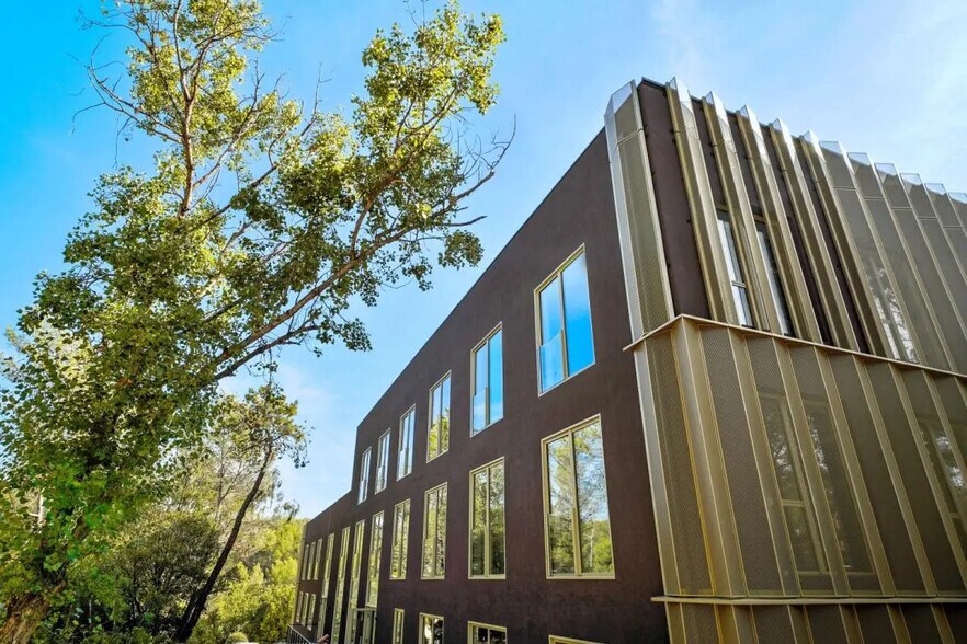 Bureau dans SOPHIA ANTIPOLIS à louer - Photo de l’immeuble – Image 2 sur 10