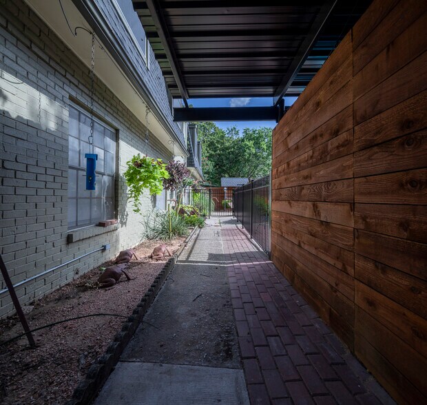 1717 N Locust St, Denton, TX à vendre - Photo de l’immeuble – Image 2 sur 12