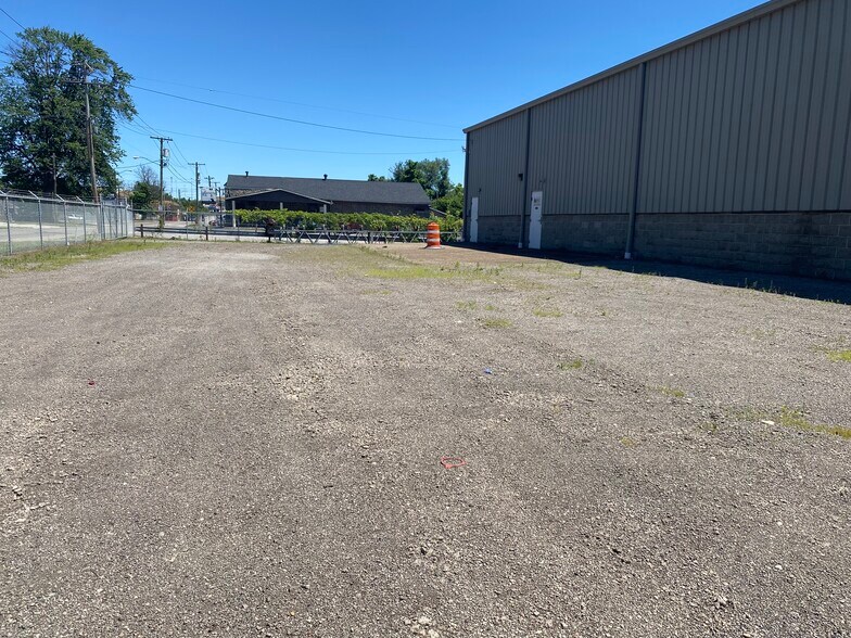 1900 Cleveland Ave, Canton, OH à louer - Photo de l’immeuble – Image 3 sur 6
