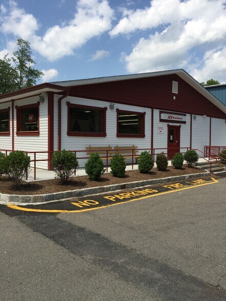 3120 Lexington Ave, Mohegan Lake, NY à vendre - Photo de l’immeuble – Image 2 sur 6