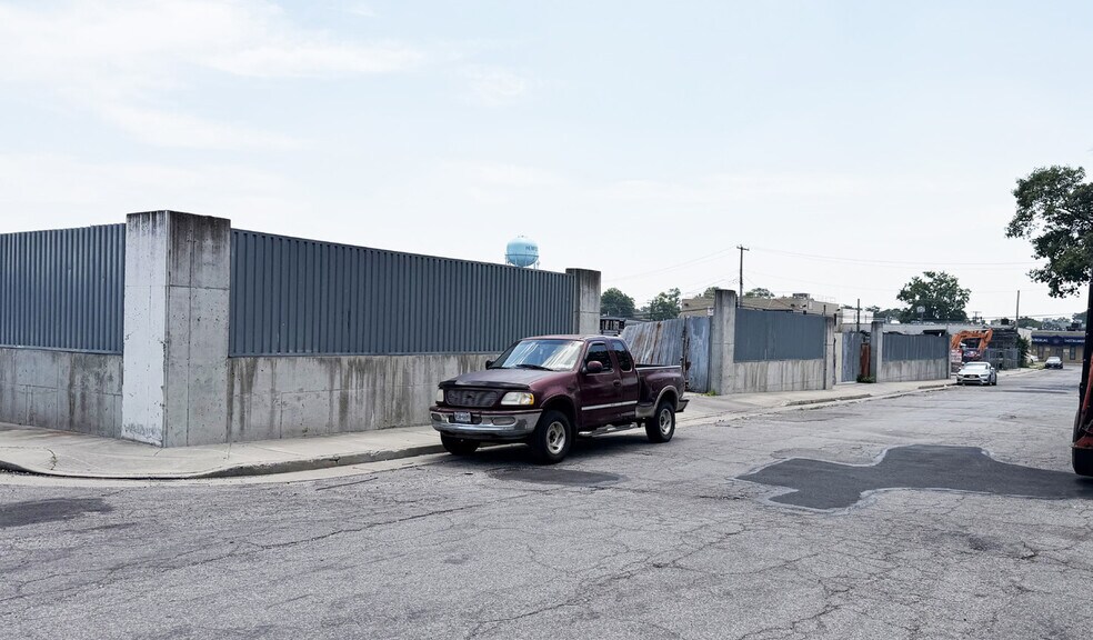 47-49 Whitson St, Hempstead, NY à louer - Photo de l’immeuble – Image 3 sur 7