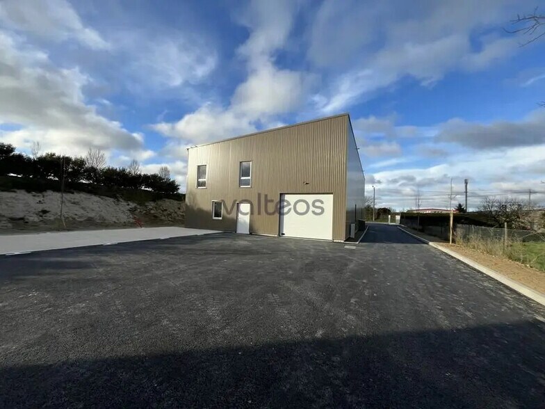 Local d’activités dans Labarthe-sur-Lèze à louer - Photo de l’immeuble – Image 1 sur 5