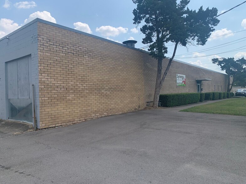 210 Omohundro Pl, Nashville, TN à louer - Photo de l’immeuble – Image 2 sur 14