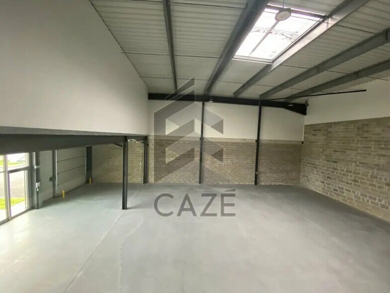 24 Bis Rue Newton, Tresses à louer - Photo de l’immeuble – Image 1 sur 6