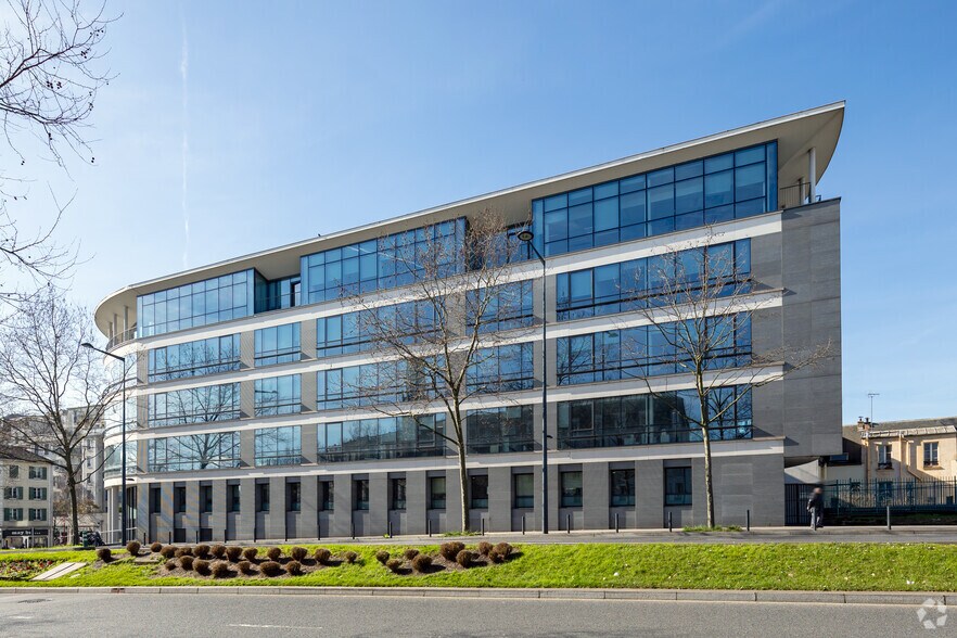 Bureau dans Maisons-Alfort à louer - Photo de l’immeuble – Image 2 sur 6