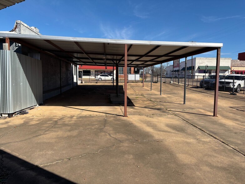 9 NW Martin Luther King Ave, Idabel, OK à vendre - Photo de l’immeuble – Image 2 sur 44