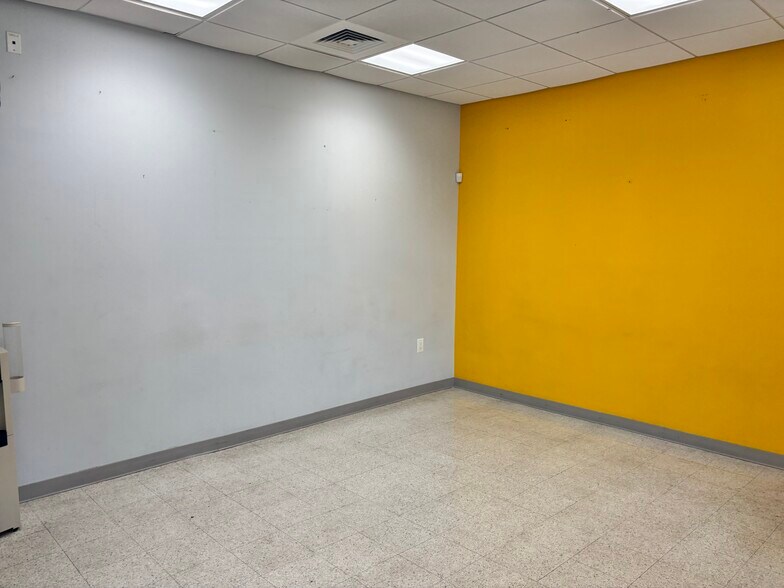 330 Hinsdale St, Brooklyn, NY à louer - Photo de l’immeuble – Image 2 sur 18