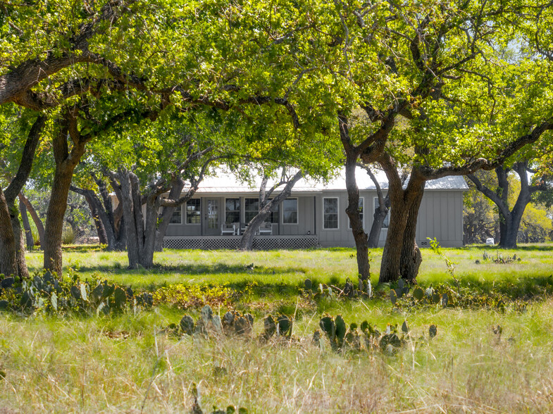 9695 US-290 Hwy, Hye, TX à vendre - Photo de l’immeuble – Image 3 sur 44