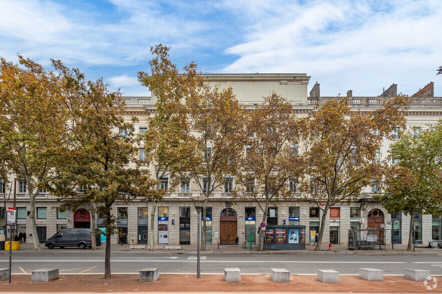 Immeuble residentiel dans Lyon à vendre - Photo de l’immeuble – Image 2 sur 4