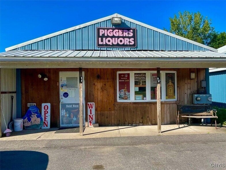 5676 State Route 104, Oswego, NY à vendre - Photo de l’immeuble – Image 2 sur 7