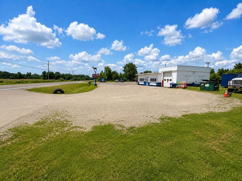 4725 Lapeer Rd, Kimball, MI à vendre - Photo de l’immeuble – Image 2 sur 4