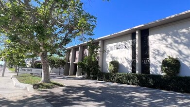 1781 McGaw Ave, Irvine, CA à louer Photo intérieure– Image 1 sur 8