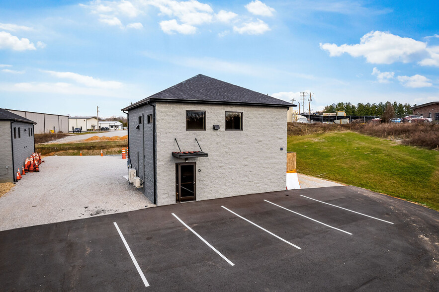 240 Hub Circle, Cookeville, TN à louer - Photo de l’immeuble – Image 2 sur 17
