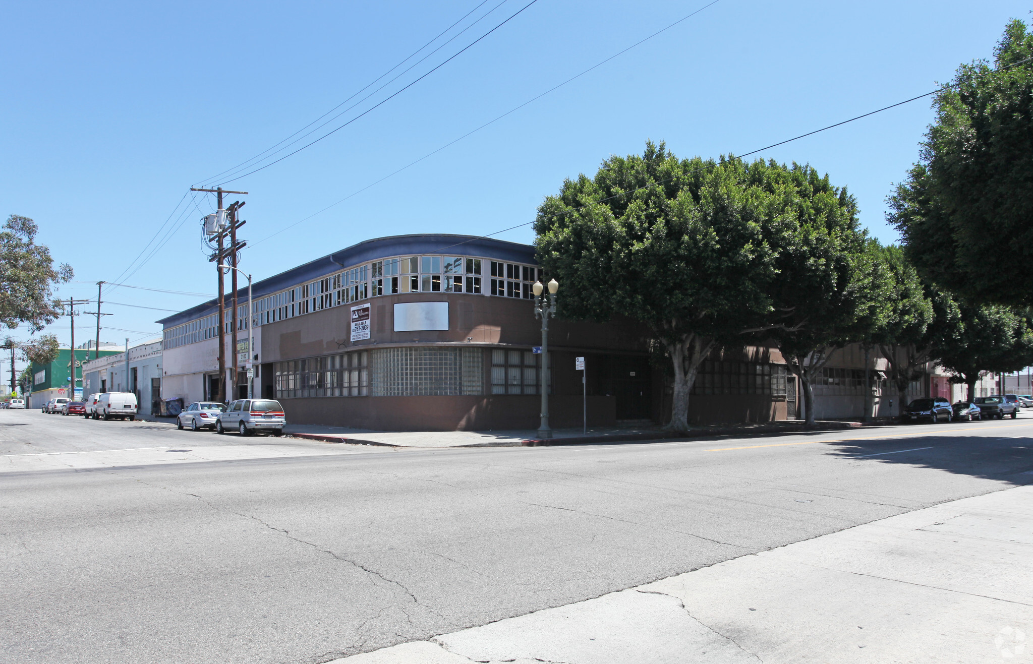 2100 S Broadway, Los Angeles, CA à louer Photo de l’immeuble– Image 1 sur 3